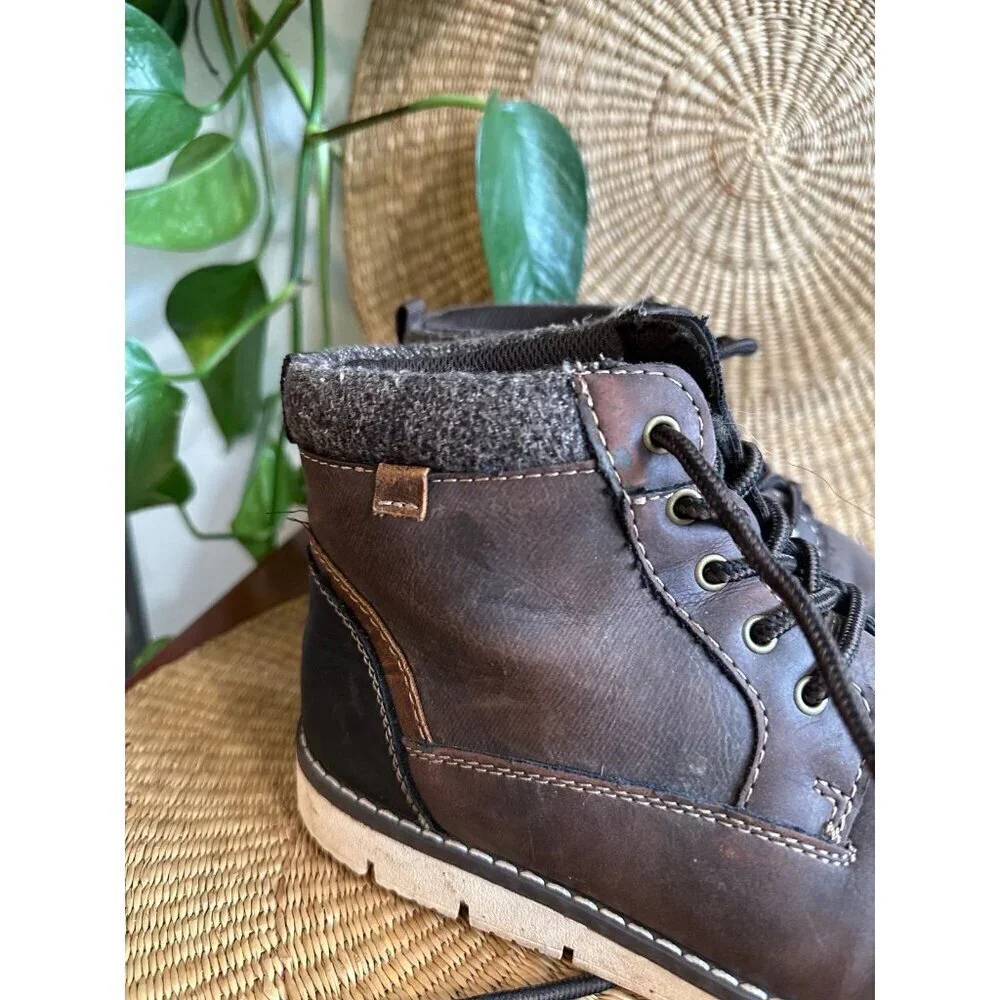 Eddie Bauer youth size 5M brown boots